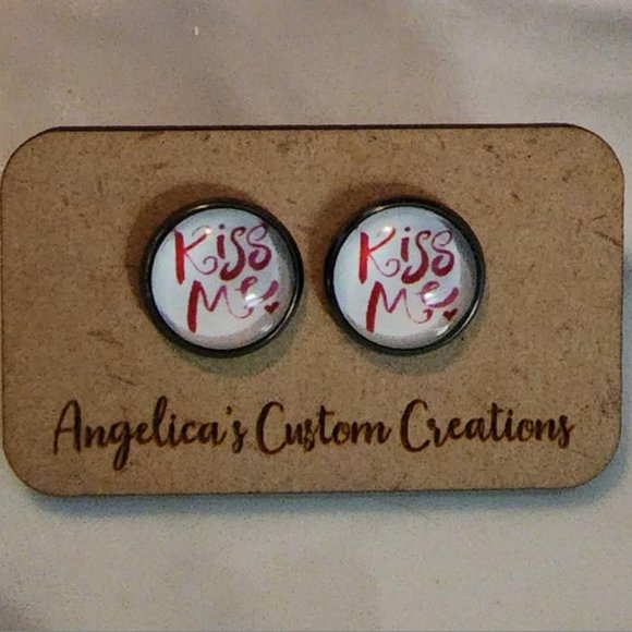 Hand Crafted Jewelry - 💗4/$20💗 Kiss Me Stud Earrings